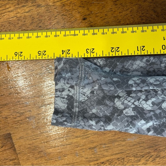 Lululemon Align High-Rise Pant 25" Hideaway
Camo Lunar Rock Multi size 10 - Picture 5 of 7